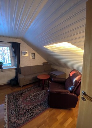 Shared Dormitory, 3 Bedrooms, Smoking, Balcony | Living room