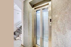 House | Interior - Deluxe Hotel O MA Chidambaram Stadium (Chennai)