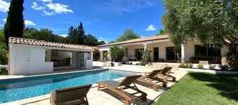 Bed & Breakfast «Pomme reinette» – Shared Pool, Wi-Fi & Air Conditioning