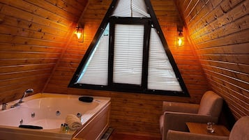 Bungalow Confort, four à micro-ondes, vue montagne | Intérieur