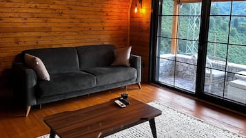 Comfort Bungalow, Microwave, Mountain View | Living area