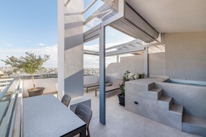 Outdoor dining - The HostMaster 910 Loft (Tavros)