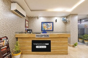 House | Reception - Deluxe Room Gold Stone Comfort (Dehradun)
