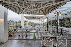 House | Dining - Super Deluxe Roomhotel Gold Stone Comfort (Dehradun)