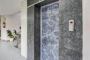House | Interior - Super Deluxe Roomhotel Gold Stone Comfort (Dehradun)
