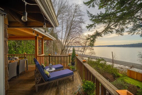 Bainbridge Island Beachfront | Sleeps 8