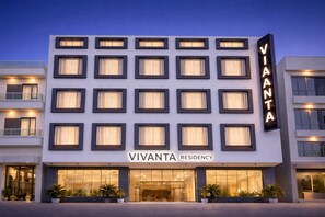 Unclassified image, 5 of 8, button - Hotel Vivanta Residency Delhi Airport  (MAHIPALPUR)