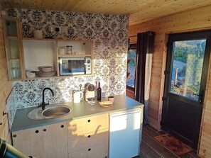 Fridge, microwave, stovetop, toaster
