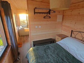 WiFi, bed sheets