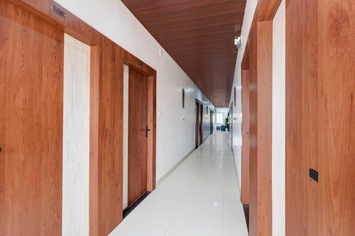 Deluxe With Twin Bed Hotelmbansal Residency