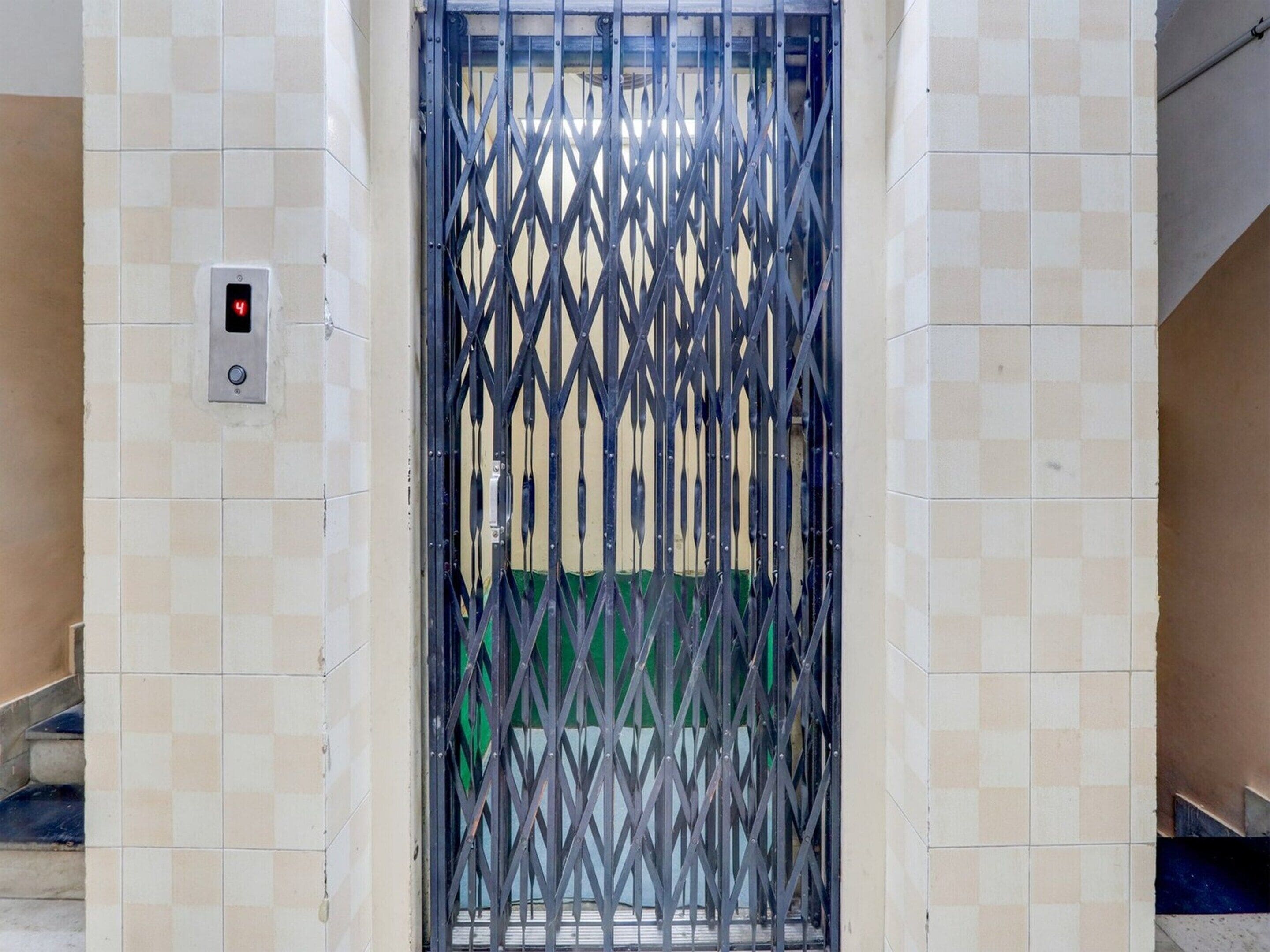 House | Meja sambut tetamu