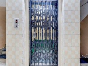 ハウス | フロント