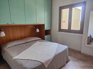 Room - Holiday Home 'Domo Sa Turra' with Private Terrace, Garden and Air Conditioning (Rena Majore)