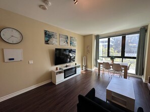Living area - KTown 2BR - Parking, Pool, Walk to Metro (Los Angeles)