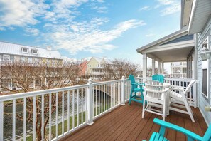 Outdoor dining - Sunset Island - 5 Brs/ Sleeps 12 / 2 pools (Ocean City)