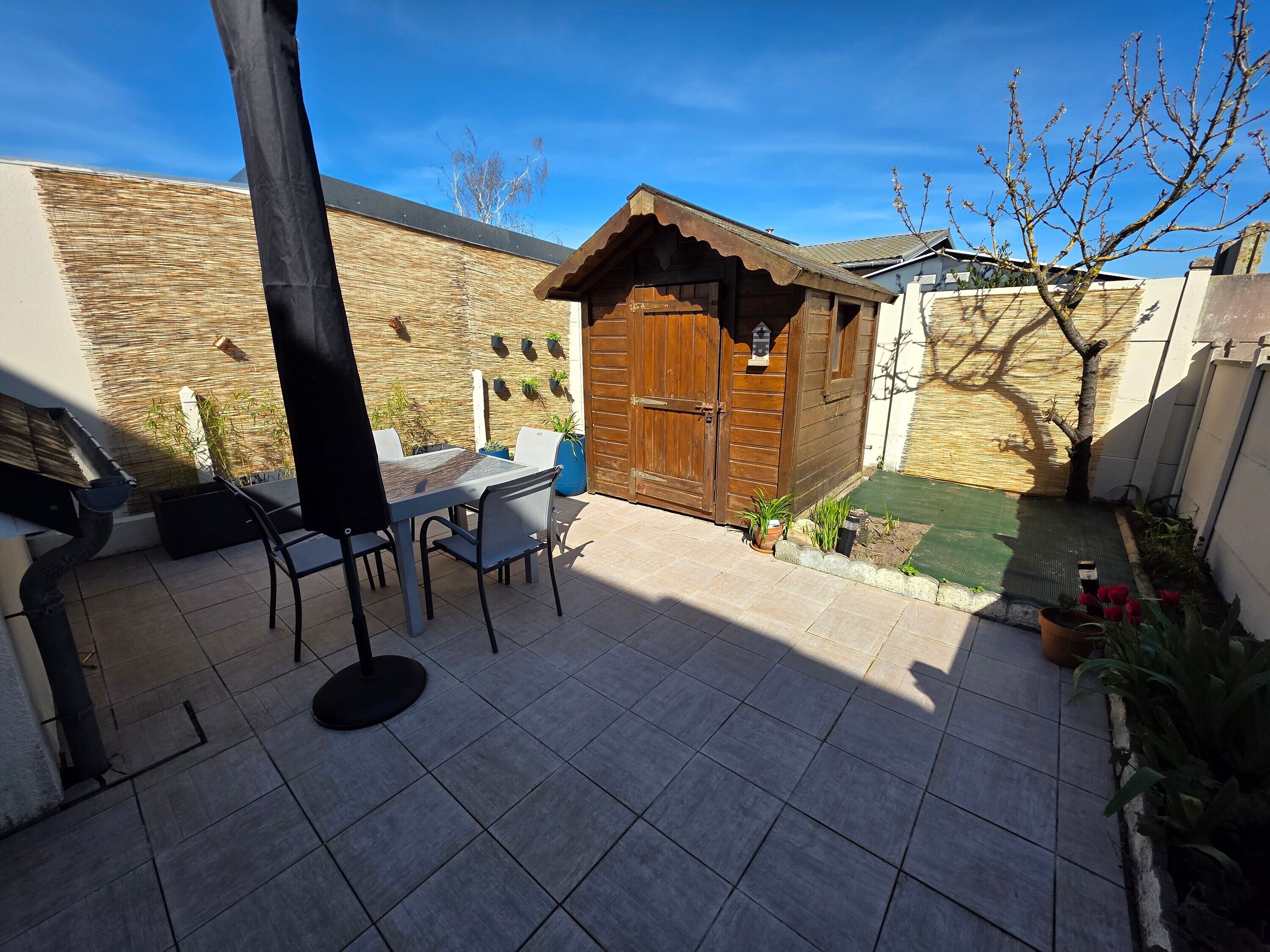 屋外ダイニングエリア