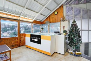 House | Reception - Townhouse Mall Road Near Library Chowk (Dehradun)
