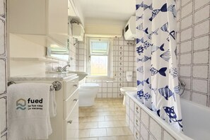 Bidet y toallas 
