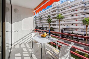 Outdoor dining - Olympia 4 - Studio including wifi and dishwasher (Costa Adeje)