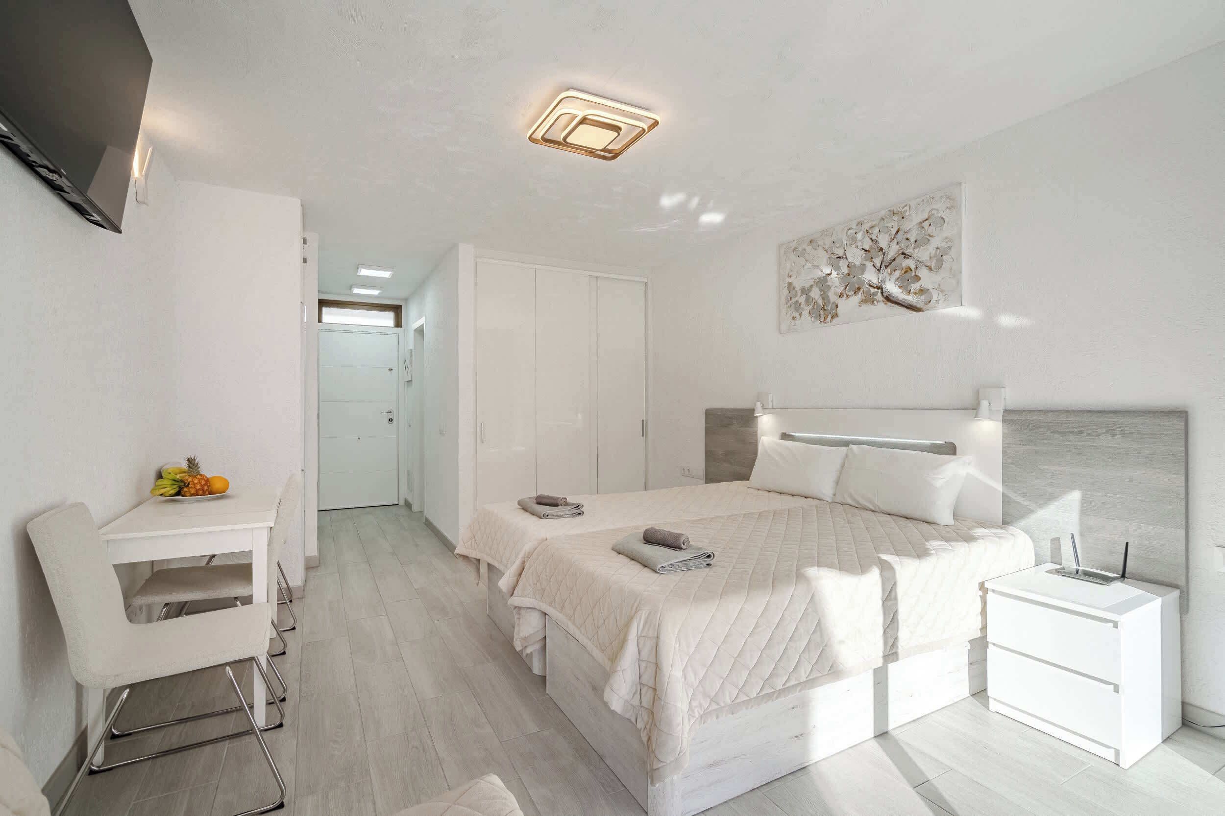 Iron/ironing board, WiFi, bed sheets