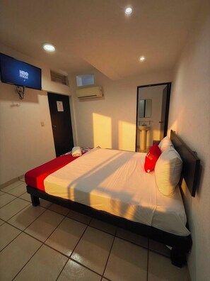 Classic Single Room | Down comforters, iron/ironing board (on request), WiFi (free) - Hotel México (Chetumal)