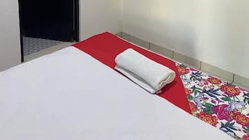 Classic Single Room, Courtyard View | Iron/ironing board, free WiFi