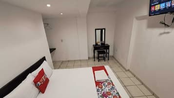 Classic Single Room, Courtyard View | Iron/ironing board, free WiFi