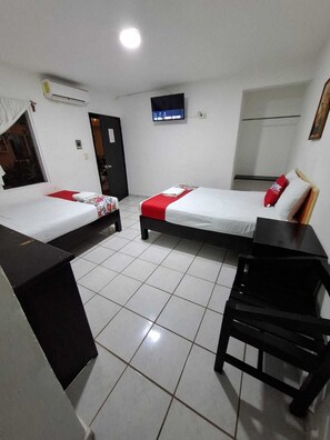 Chambre Confort avec lits jumeaux, vue cour intérieure