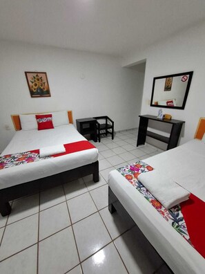 Chambre Confort avec lits jumeaux, vue cour intérieure