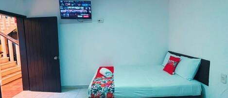 Comfort Twin Room | Down comforters, iron/ironing board (on request), WiFi (free)