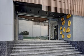 ハウス | フロント