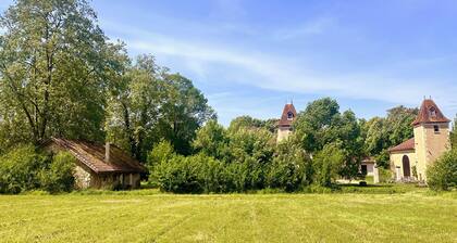 GĂźte PrivĂ© au ChĂąteau de Gracio â LĂ oĂč l'Histoire Rencontre la SĂ©rĂ©nitĂ©
