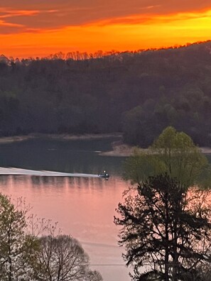 Unclassified image, 2 of 6, button - Newly renovated 4B, 4BA in Deerfield - Interior pics will be posted soon! (LaFollette)