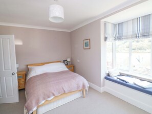 3 bedrooms, individually decorated, individually furnished, free WiFi - 43 Sandquay Road (Dartmouth)