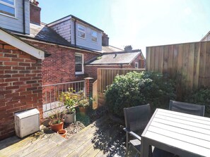 Outdoor dining - 43 Sandquay Road (Dartmouth)