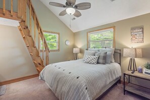 Room - Lake Days & Sunset Nights - Beautiful 5 bedroom house on Norris Lake w/ dock! (Speedwell)