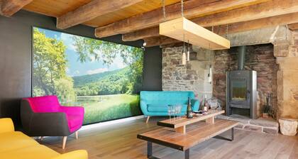 Holiday Home “Le Gîte du Petit Brécéan” with Private Pool, Terrace & Wi-Fi