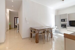 Dining - Abbrescia 10 – Central Bari Apartment, Balcony, Self Check-in, Wi-Fi, 6 Guests (Bari)
