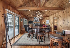 Dining - New! Gorgeous 3 bedroom on North Twin Lake (Conover)