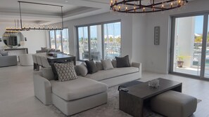 Living area - The Sapphire Horizon (Nassau)