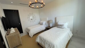 3 bedrooms, iron/ironing board, WiFi, bed sheets - The Sapphire Horizon (Nassau)