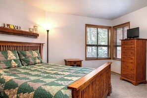 Room - Pine Cabin • Stargazing + Pool + Ping Pong + Views (Munds Park)