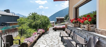“Room 2” with Mountain View and Shared Terrace in Bionaz