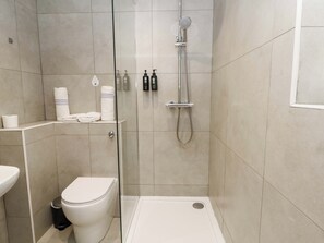 Shower - Raven Lodge (Chorley)