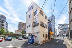 Exterior - The best Nakano house 3-bedroom bungalow in charming Nakano City with AC (Nakano City)