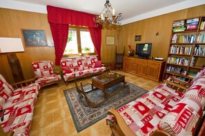 TV - "Room 10" with Mountain View, Shared Terrace in Bionaz (Dzovennoz)