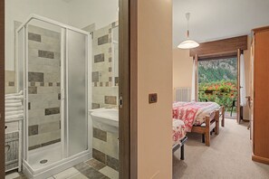 A bathroom with a shower, toilet, and sink. - "Room 10" with Mountain View, Shared Terrace in Bionaz (Dzovennoz)