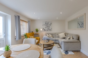 Unclassified image, 4 of 27, button - Newhaven - Fully Equipped Modern Home (Telford)