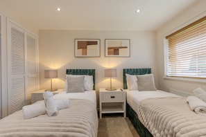 Unclassified image, 2 of 27, button - Newhaven - Fully Equipped Modern Home (Telford)