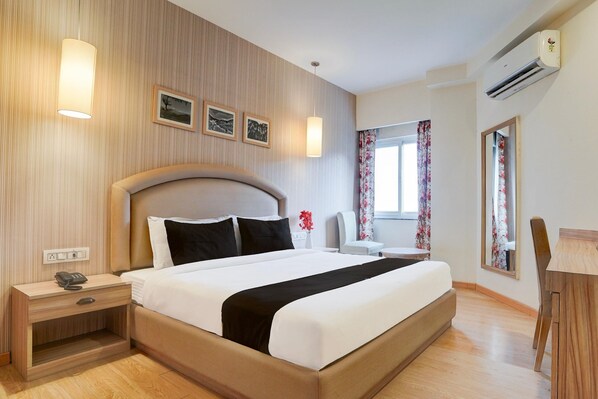 House - Elegant Stays With Rooftop Restro and Hill View (Dehradun)